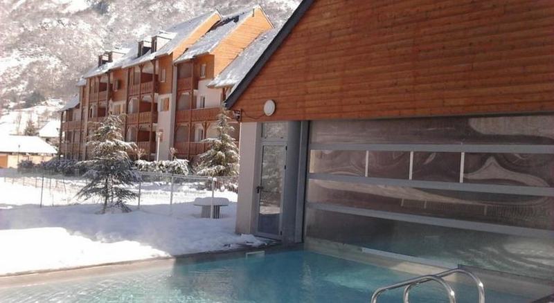 Domaine Val De Roland Pool