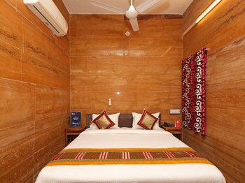 Oyo 3415 Hotel Heera Court Guestroom