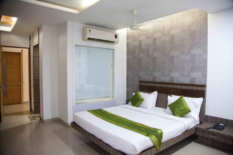 Treebo Admiral Suites Room