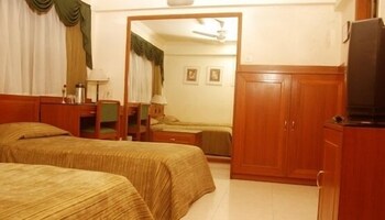 Royal Inn Guestroom