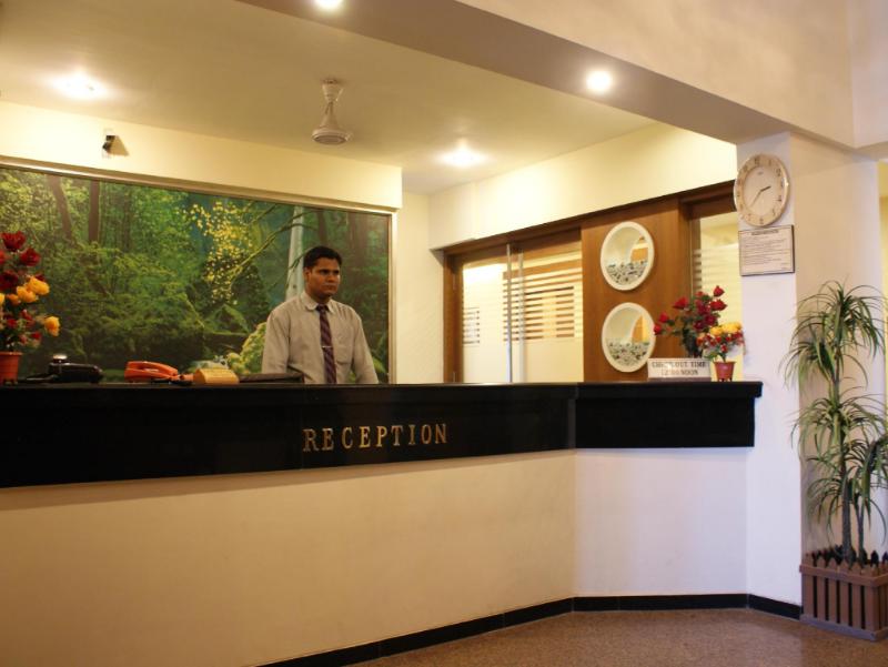 Oyo 14235 Hotel Ostria 