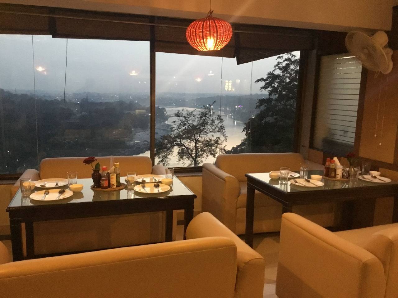 Hotel Ganesha Inn 