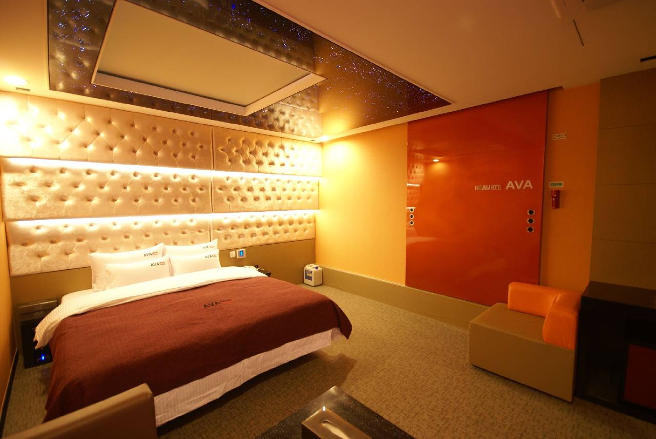 Ava Hotel Changwon (آوا هتل چانگوون) 