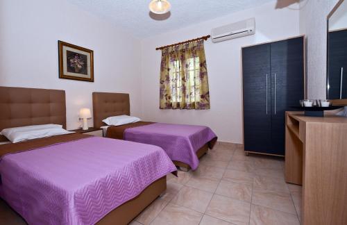 Oasis Deluxe Apartments 