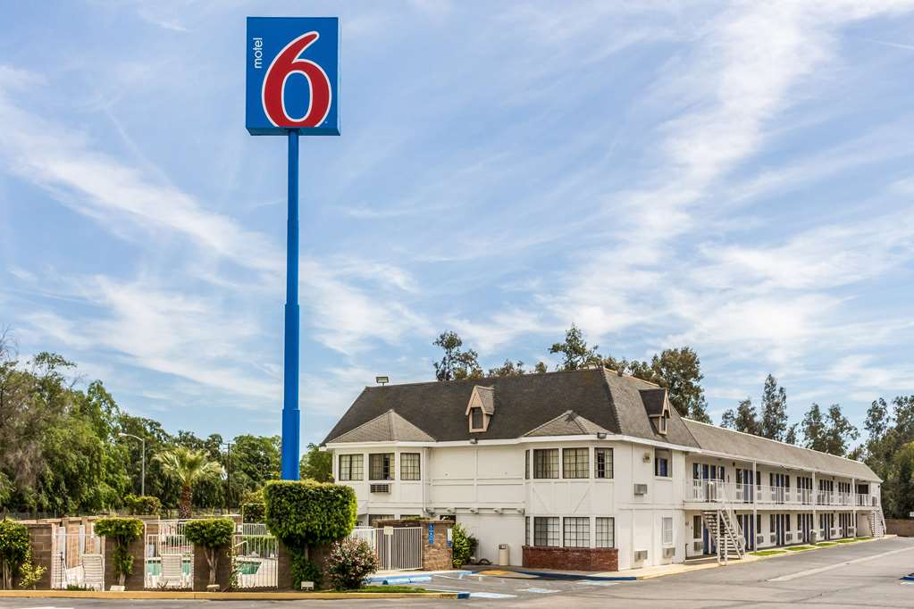 Motel 6 Fresno Belmont Ave. Secure Your Holiday, SelfCatering, or Bed and Breakfast Booking Now!