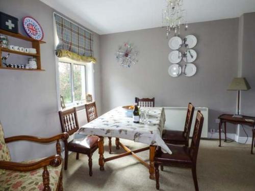 Housekeepers Barnard Castle (هوسكیپرس بارنارد كاستل) 