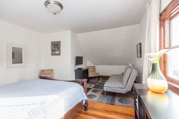 Sky View On Jones Hill By Redawning Guestroom
