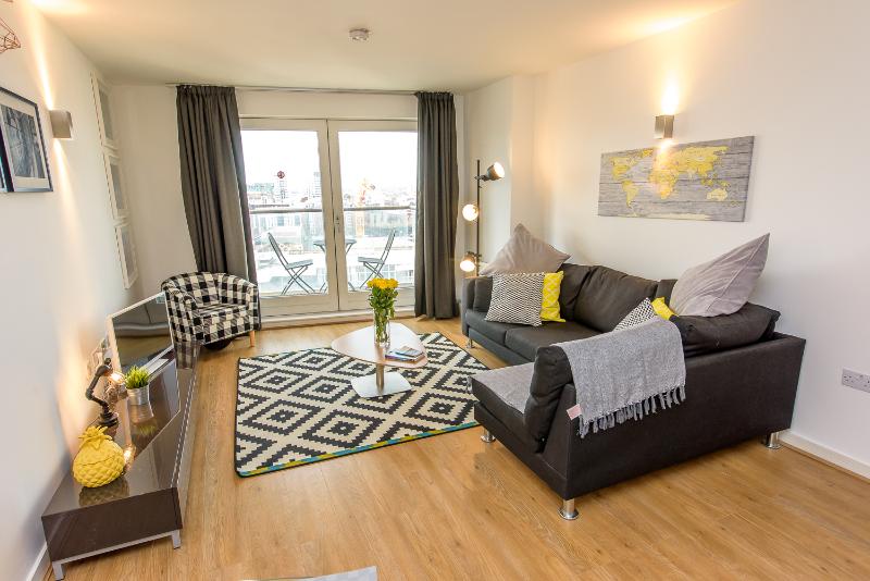 Approved Serviced Apartments Skyline Room