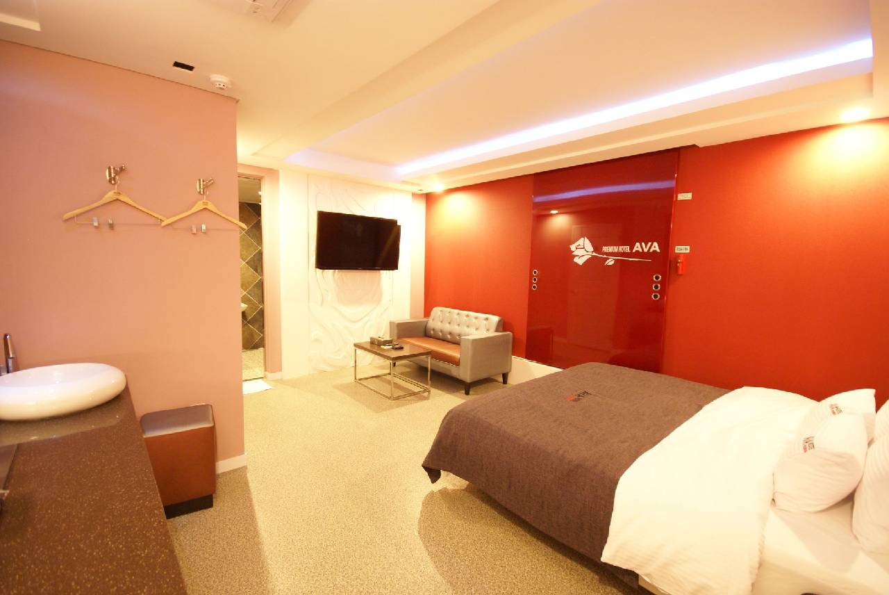 Ava Hotel Changwon (آوا هتل چانگوون) 