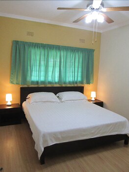 Victoria Apartments Guestroom