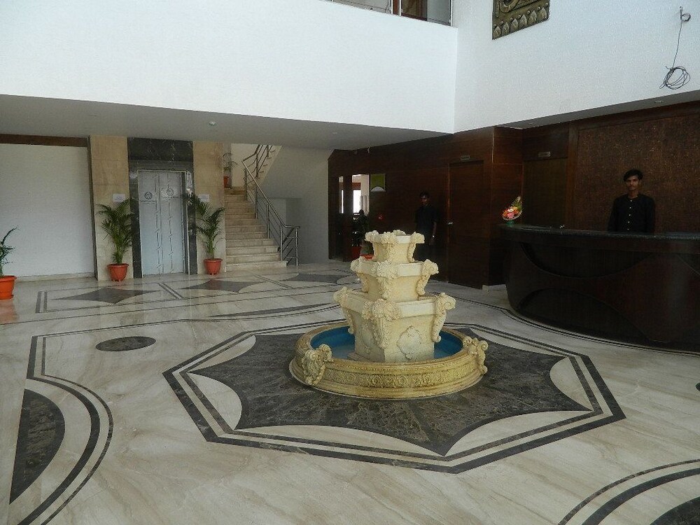 Keshav Clarks Inn Lobby