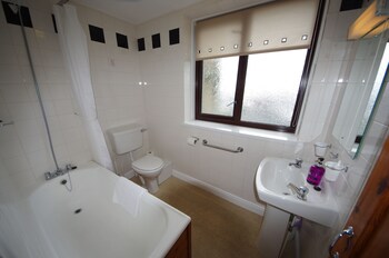 The Strathmore Bathroom