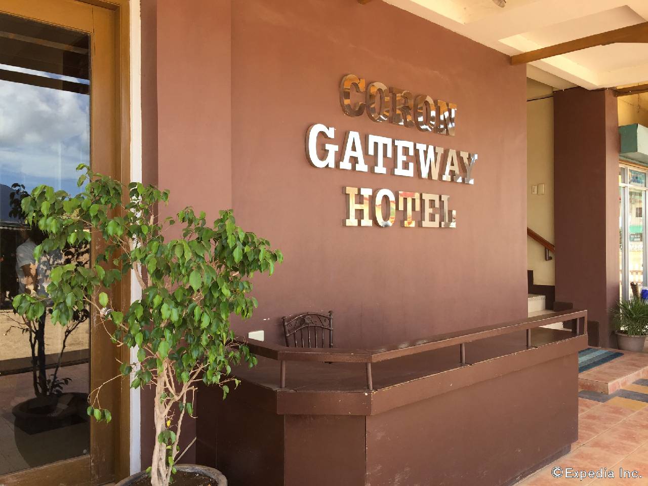 Coron Gateway Hotel & Suites (كورون گاتوی هتل و سوئیتس) 