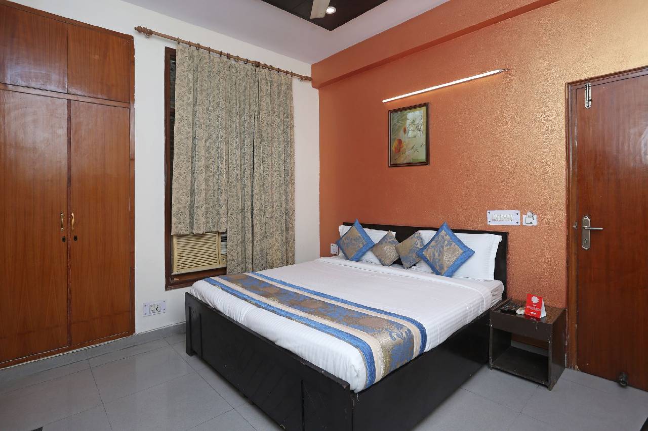 Oyo 12722 B K House 