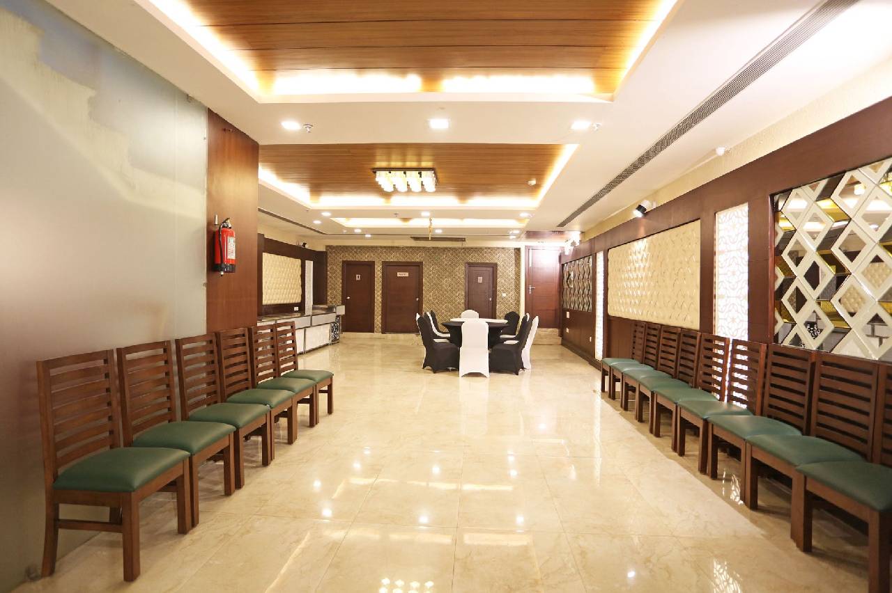 Oyo 5614 Hotel Rolex Inn 
