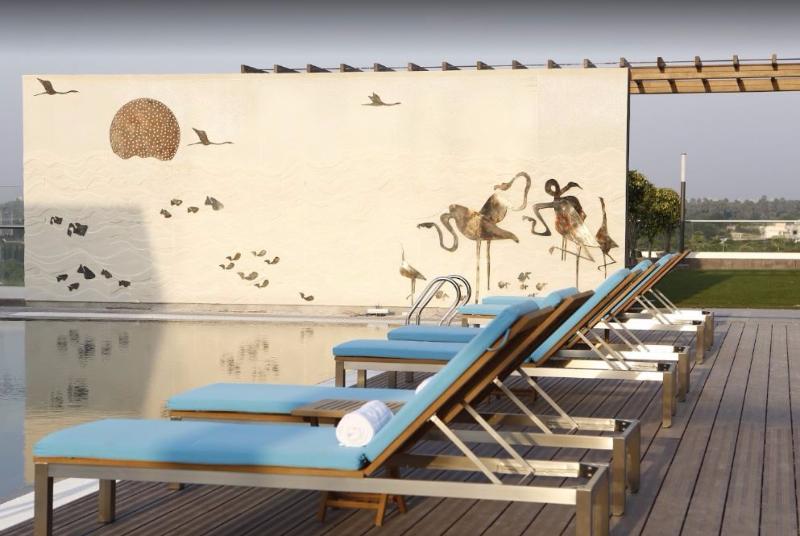 Courtyard By Marriott Surat Pool