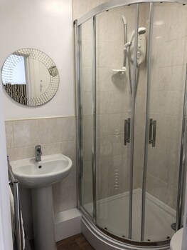 The Sun Inn Alnmouth ( سان این آلنموت) Bathroom