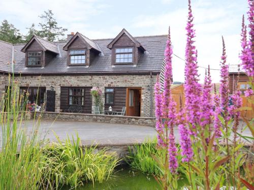 Lilly Pond Cottage Rhayader 