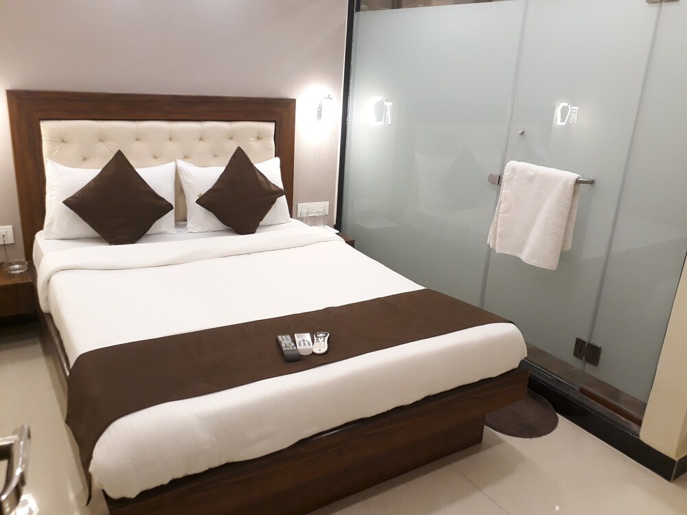 Garden Creek Residency Guestroom