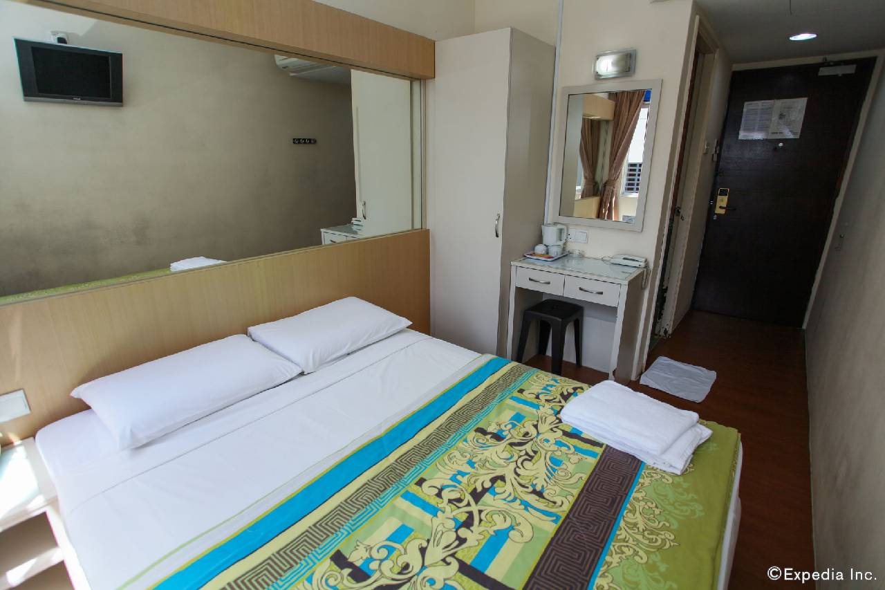Regin Hotel (رجین هتل) 