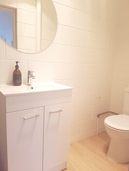 Affordable Studio Unit Bathroom