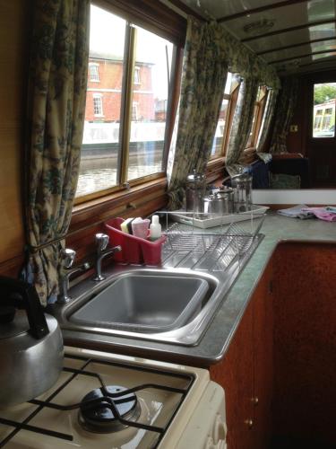 Lillian Ginger 8 Berth 