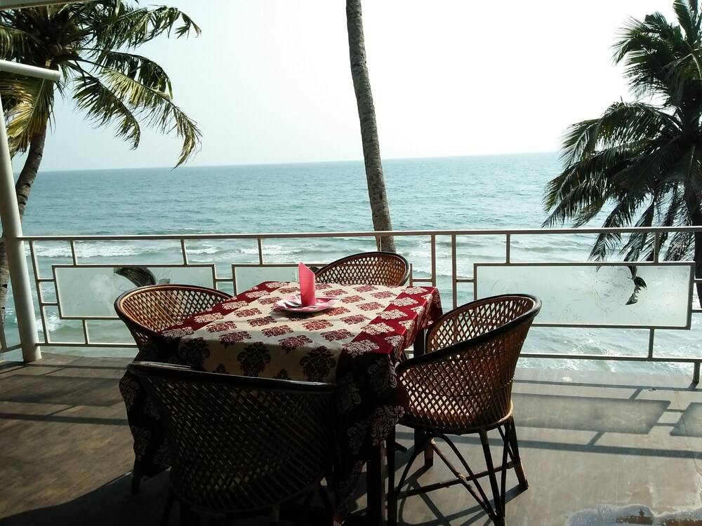 Black Beach Resort Dining
