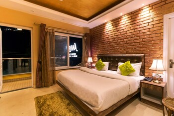 Nirvana Lodge & Lounge Mussoorie Guestroom