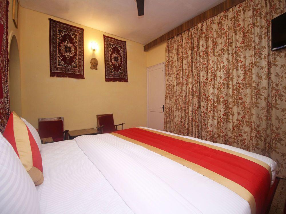 Oyo 9331 Hotel White House 