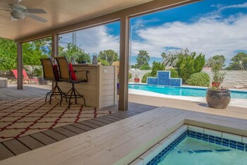 Luxurious 6br 7min To Las Vegas Strip Featured Image