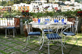 Villa Deli Terrace/Patio