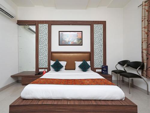 Oyo 10343 Hotel Heera Foods 