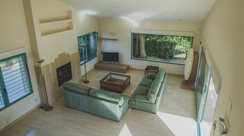 070 Villa Turqiuesa Living Area