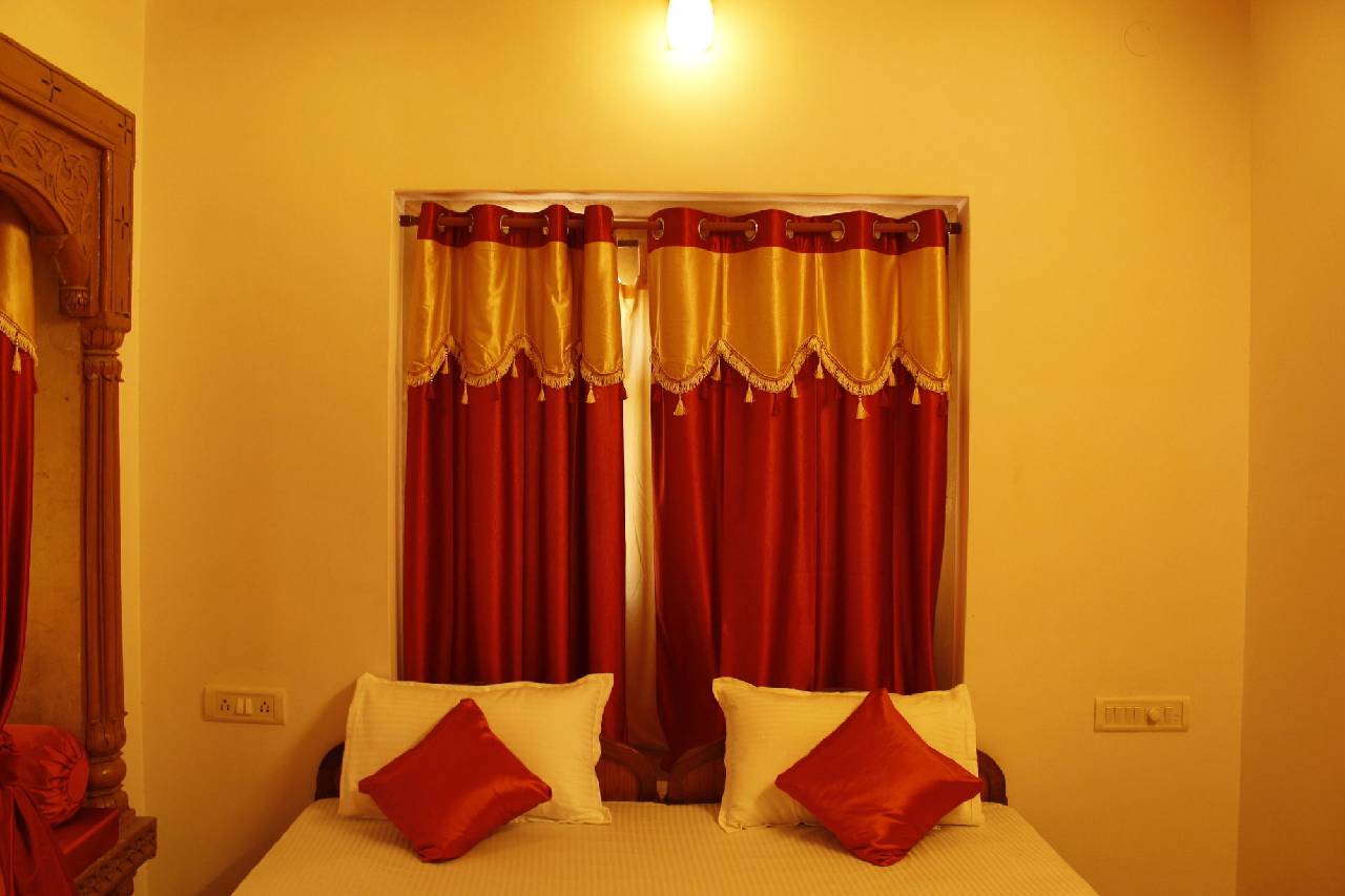 Dylan Cafe And Guest House 