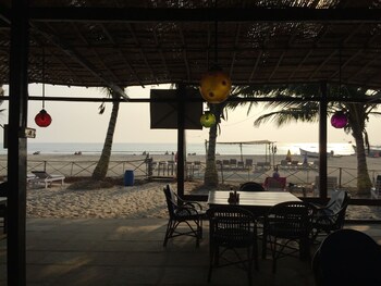 Morjim Coco Palms Resort Restaurant