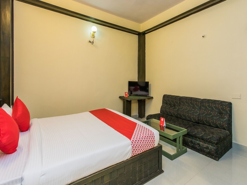 Oyo 15401 Hotel Surana Palace Guestroom