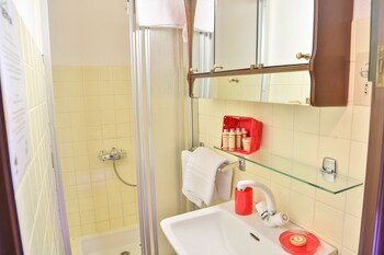 Hotel Le Tremplin (هتل ل ترمپلین) Bathroom