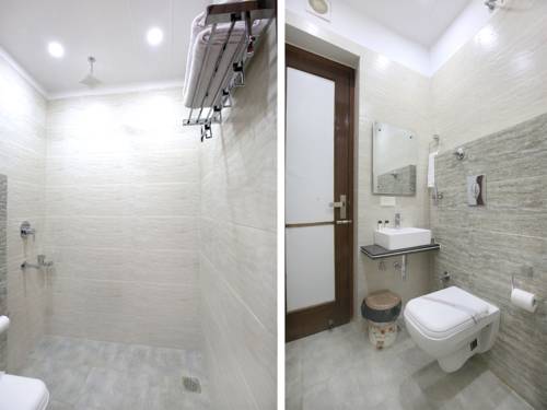 Oyo 9420 Hotel Silver Palm 