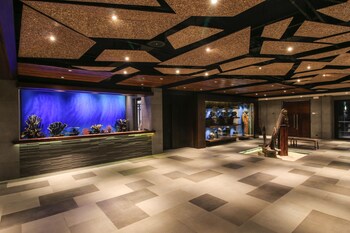 Two Seasons Coron Bayside Hotel (توو سیزنس كورون بیسید هتل) Lobby