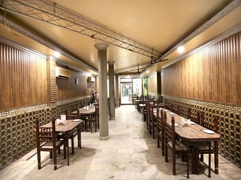 Oyo 966 Hotel Sallow International Restaurant