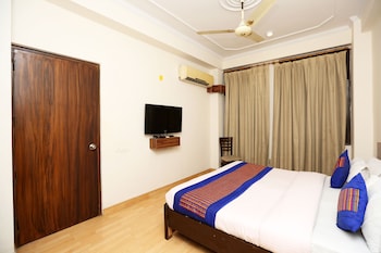 Oyo 8876 Hotel Sarthi Guestroom