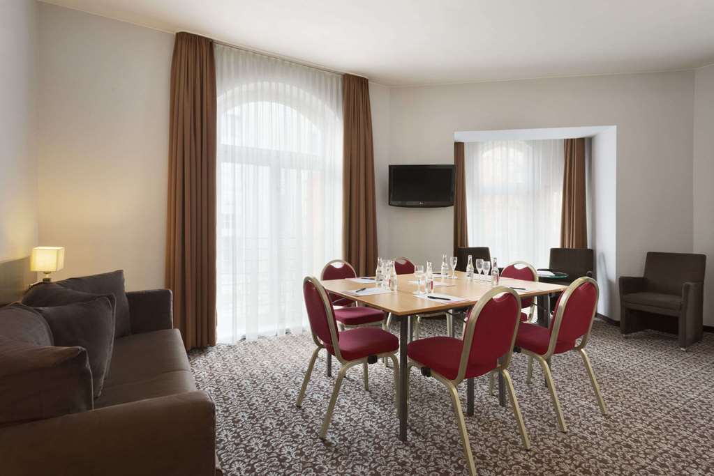 Ramada Hotel Frankfurt Airport West Inkl Parken hotel.travelstart.com