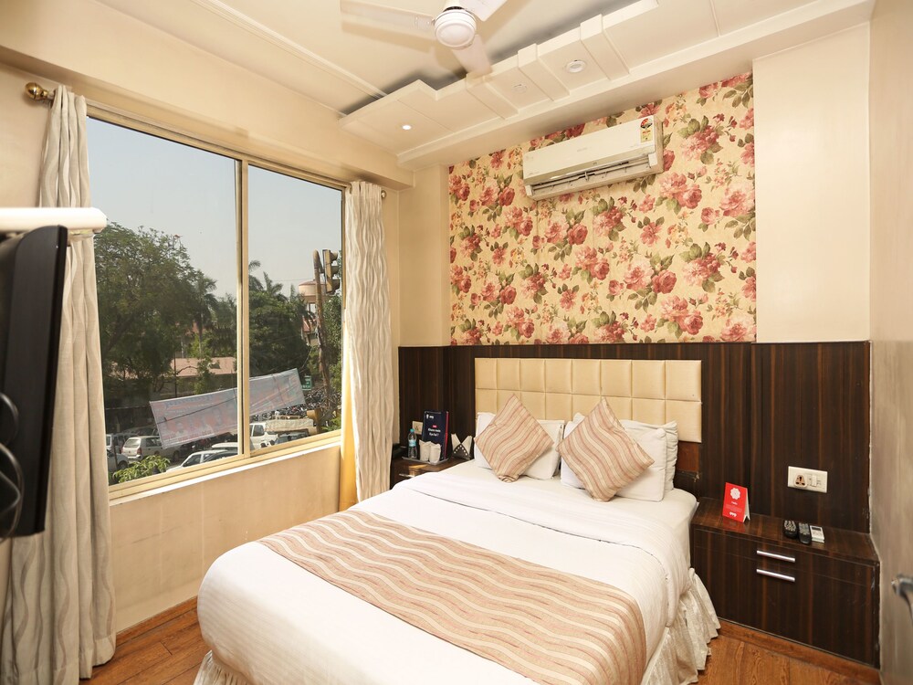 Oyo 1807 Hotel Platinum Inn Guestroom