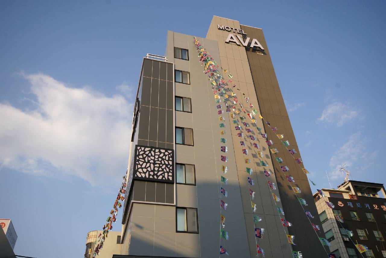 Ava Hotel Changwon (آوا هتل چانگوون) 