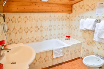 Hotel Le Tremplin (هتل ل ترمپلین) Bathroom