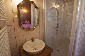 La Ferme D'eugenie Bathroom