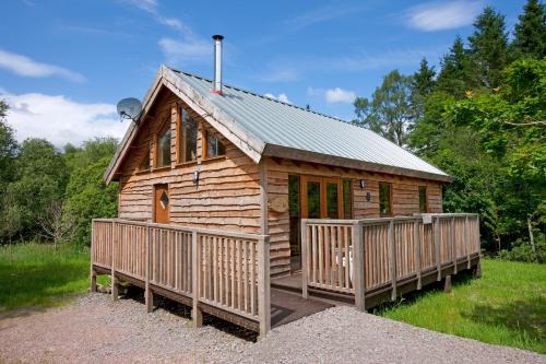 Loch Aweside Forest Cabins (لوچ آوسید فورست كابینس) 