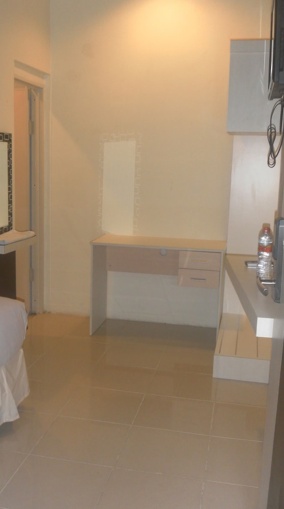 Harmoni Inn Pelabuhan Makassar Guestroom