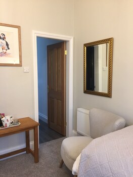 Windsor Guest House Guestroom