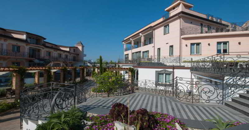 L'araba Fenice Hotel & Resort General view